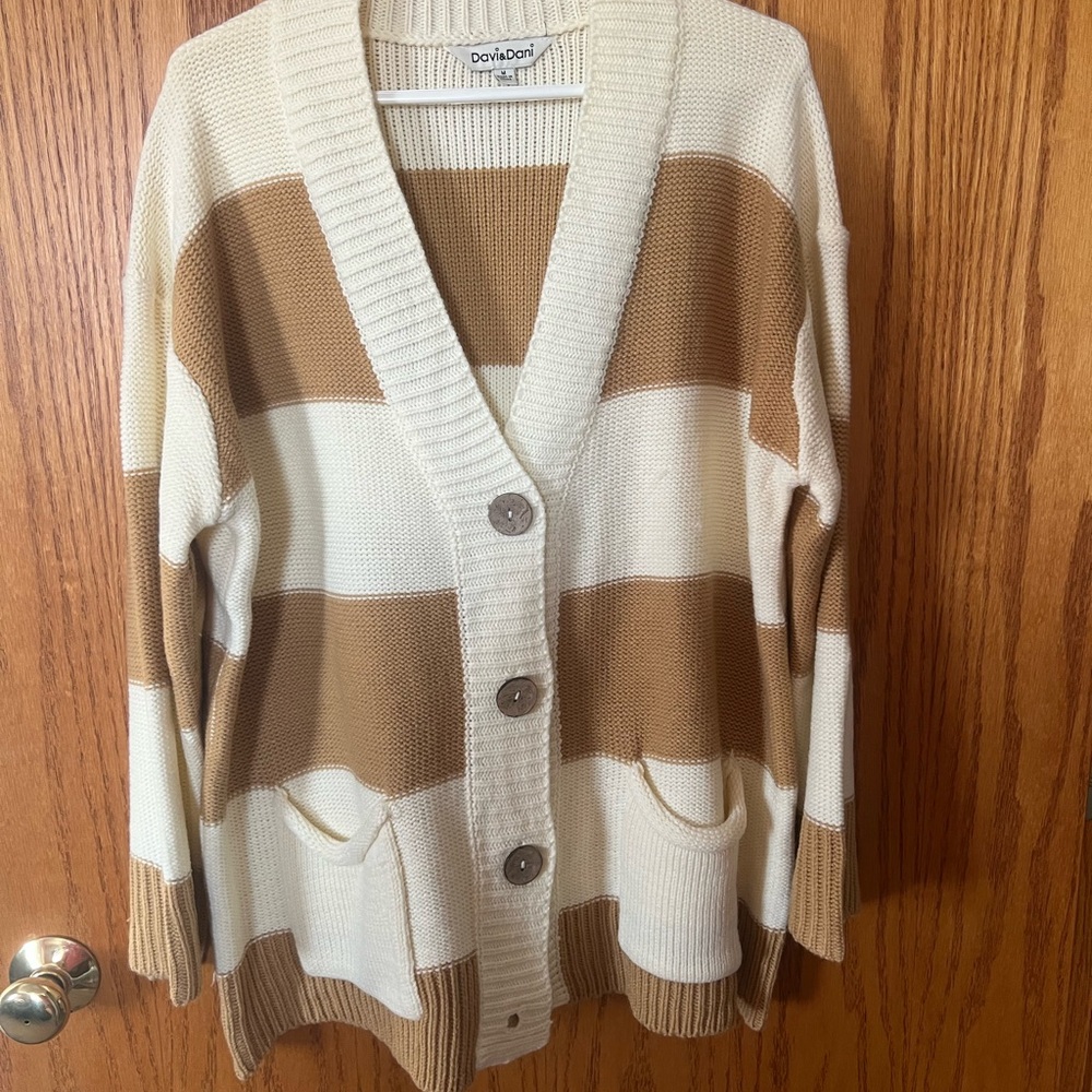DAVI & DANI Cream and Gold Striped Cardigan